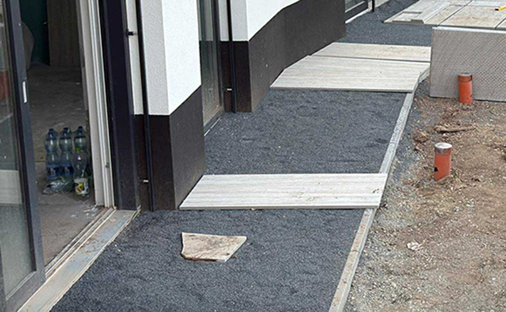 Természetes kő burkolat – opus incertum, klasszikus kockakő szegéllyel